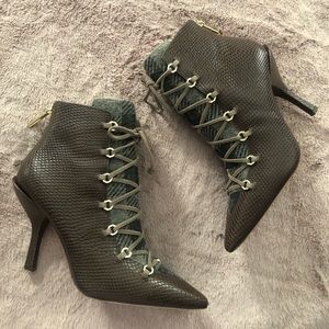Louise set Cie brown tie up booties